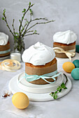 Small Easter cakes with meringue
