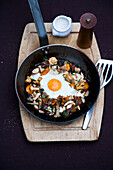 Mushroom pan with fried egg