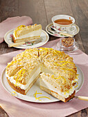 Streusel fan cake with lemon cream