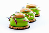 Green ufo mini cakes