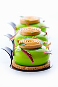 Green ufo mini cakes