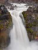 Wasserfall Aldeyjarfoss. Das Hochland von Island an der Sprengisandur-Piste. Europa, Island.