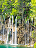 Kroatien, Nationalpark Plitvicer Seen. Die Plitvicer Seen im Nationalpark Plitvicka Jezera in Kroatien. Die Seen gehören zum UNESCO-Welterbe.