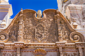 Fassade der Mission San Xavier del Bac, Tucson, Arizona. Gegründet 1692, umgebaut um 1700, geführt von Franziskanern. Beispiel für spanische Kolonialarchitektur