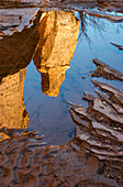 USA, Utah. Spiegelungen im Wüstensandstein, Hunter Canyon.