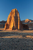 USA, Utah. Sonnenaufgang am Sonnentempel, Cathedral Valley, Capitol Reef National Park