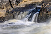 U.S.A., Maryland. Great Falls Overlook, Potomac River, Langzeitbelichtung des Wassers des Potomac