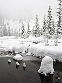 Bundesstaat Washington, Zentrale Kaskaden. Winterszene am Granite Lake