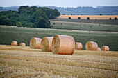 Weizenstrohballen, Dorf Mere