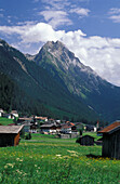 Hütten und Berge