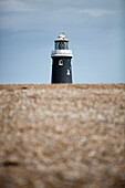 Der alte 'hohe Leuchtturm' in Dungeness in Kent. Erbaut 1904 und steht in einer Höhe von 41 m.