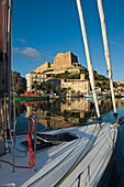 Die Zitadelle und der Hafen von Bonifacio. Korsika. Frankreich.