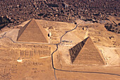 Luftaufnahme der Großen Cheops & Chaphren Pyramiden, Giza, Ägypten; Giza, Ägypten