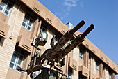 Kanone vor dem Amna Suraka (Rote Sicherheit) Museum, Irakisch-Kurdistan, Irak