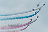 Red Arrows in Aktion auf der Eastbourne Airshow, East Sussex, Großbritannien