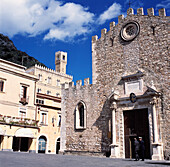 Der Dom / Kathedrale, Taormina, Sizilien, Italien.