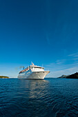 Kroatien, Thomson Majesty Kreuzfahrtschiff beim Einlaufen in den Hafen; Dubrovnik