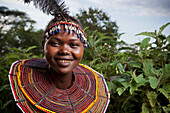 Kenia, Lake Baringo; Rift Valley, Porträt einer traditionell gekleideten Frau vom Stamm der Pokot
