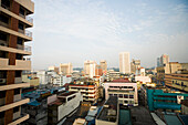 Malaysia, Chinatown; Kuala Lumpur, Blick über die Dächer und das Stadtzentrum vom Hotel aus
