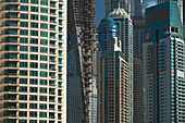 VAE, Dubai, Wohn- und Bürogebäude im Bau; Dubai Marina