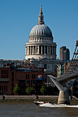 St. Pauls Kathedrale und Millenium-Brücke, London, Vereinigtes Königreich