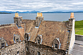 Das Duart Castle aus dem 13. Jahrhundert liegt am Sound of Mull, Isle of Mull, Schottland; Isle of Mull, Schottland