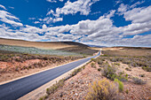 Panoramablick entlang der Route 62, einer Touristenroute, die sich über das West- und Ostkap Südafrikas erstreckt und Kapstadt mit Port Elizabeth verbindet; Westkap, Südafrika