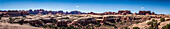Panoramablick auf die trockene Landschaft und Felsformationen in Utah, USA; La Sal, Utah, Vereinigte Staaten von Amerika