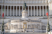 Reiterstandbild von Victor Emanuel II. vor dem Vittoriano, Altar des Vaterlandes, Victor-Emmanuel-Denkmal, Altare della Patria Piazza Venezia und Grab des Unbekannten Soldaten unter der Göttin Roma; Rom, Italien