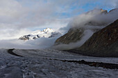 Moulins und Gletscherhöhlen am Aletschgletscher; Aletschgletscher, Fiesch, Schweiz.