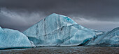 Eisberge schwimmen in den Gletscherlagunen von Südisland; Island