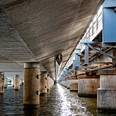 Wasser unter der Brücke; Stockholm Schweden