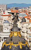 Die Kuppel und der Engel des Metropolis Gebäudes; Madrid Spanien