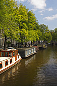Hausboote auf der Brouwersgracht; Amsterdam Niederlande