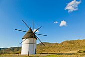 Windmühle bei La Boca De Los Frailes im Naturpark Cabo De Gata-Nijar; Provinz Almeria Spanien