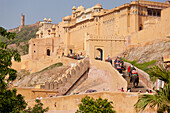Elefanten reiten im Amer Fort; Jaipur Rajasthan Indien