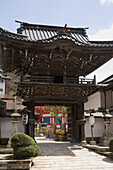 Eingangstor eines japanischen Tempels; Koyasan, Wakayama, Japan