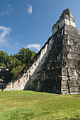 Tempel Nr. 1 (auch bekannt als der Jaguar-Tempel) im Tikal-Nationalpark; Peten, Guatemala