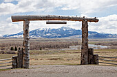 Farm Eingangstor in der Nähe von Bozeman; Montana Vereinigte Staaten Von Amerika
