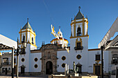 Das weihnachtlich geschmückte Parochialzentrum auf der Plaza De Socorro; Ronda Malaga Spanien