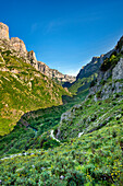 Blick zurück auf den Fußweg entlang der Vikos-Schlucht; Zagoria Epirus Griechenland