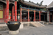 Ein Gebäude mit traditioneller chinesischer Architektur; Beijing China