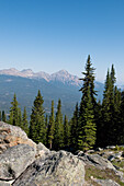 Blick auf die Gipfel der kanadischen Rocky Mountains; Alberta Kanada