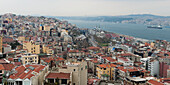 Stadtbild und der Bosporus; Istanbul Türkei