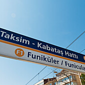 Schild für die Standseilbahn; Istanbul Türkei