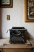 Mexiko, Guanajuato, Guanajuato, Alte Schreibmaschine auf dem Schreibtisch