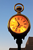 USA, New Mexico, Santa Fe, Nahaufnahme der Spitz Clock im Stadtzentrum