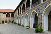 Innenhof des örtlichen Klosters; Troodos, Zypern