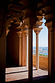 Wunderschöne muslimische und maurisch beeinflusste Architektur an der Alcazaba; Malaga, Andalusien, Spanien