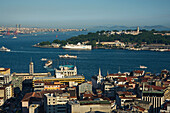 Blick auf den Bosporus und Istanbul vom Galata-Turm; Istanbul, Türkei